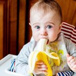 baby-eat-banana