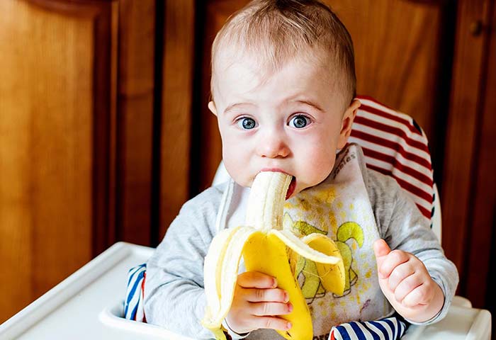 baby-eat-banana