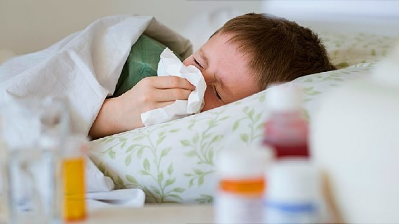 درمان سرماخوردگی و آنفولانزا در کودکان-1280x720 (1)