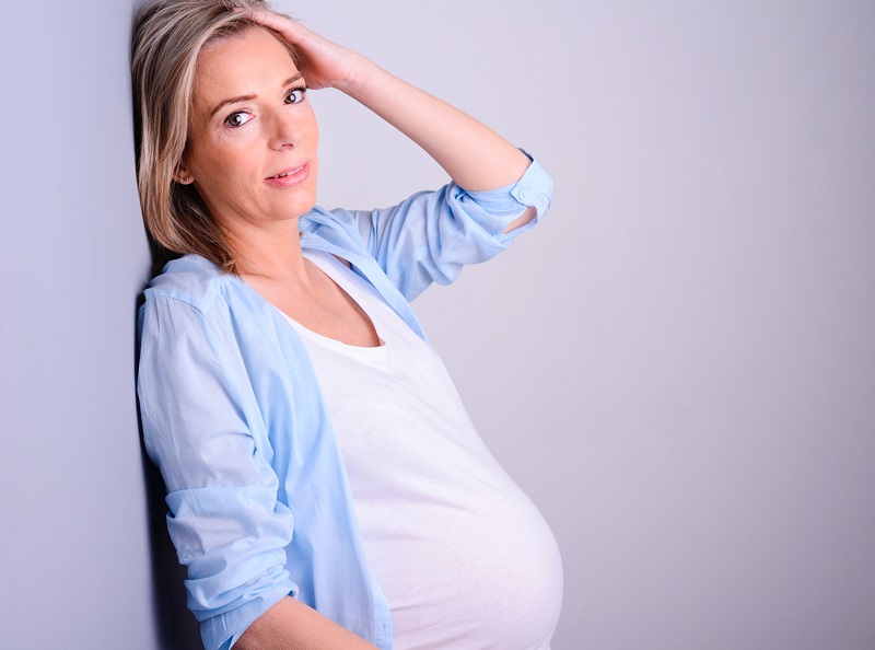 حداکثر سنی که یک زن می تواند باردار شود چه سنی است؟