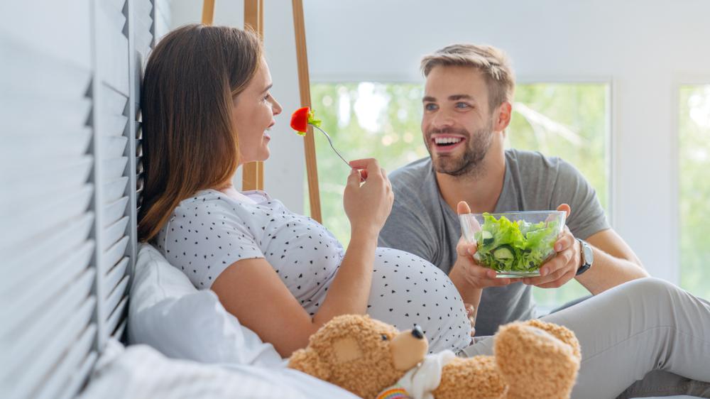 در هر ماه از بارداری چه خوراکی های را باید بخوریم؟