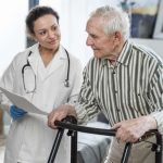 مزایای مراقبت از سالمند در منزل