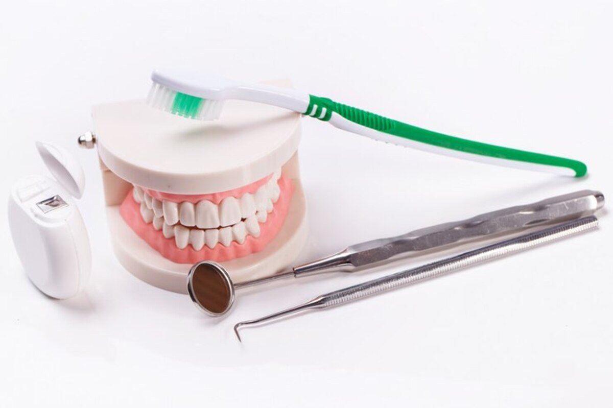 کدام دندانپزشک زیبایی در تهران برای لمینت دندان و طراحی لبخند مناسب است؟