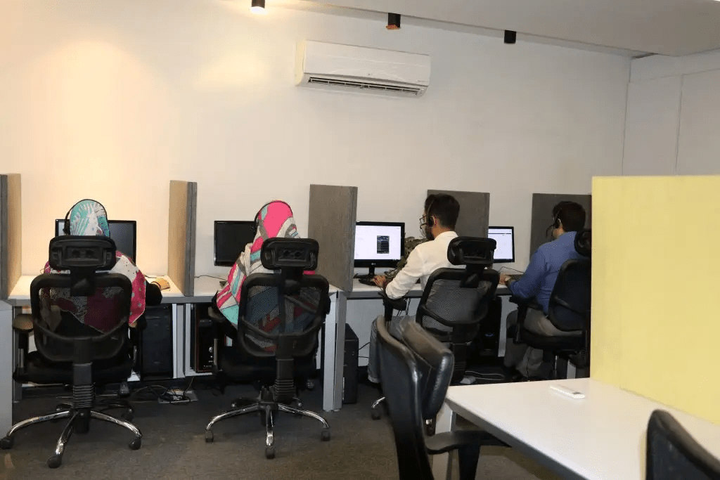پاسخگویی شبانه روزی از نکات مثبت انتخاب مرکز خدمات پرستاری مناسب است.