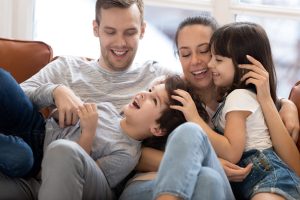 والد آگاه بودن یعنی چه؟چگونه با کودکانمان رابطه ی سالم تری بسازیم؟