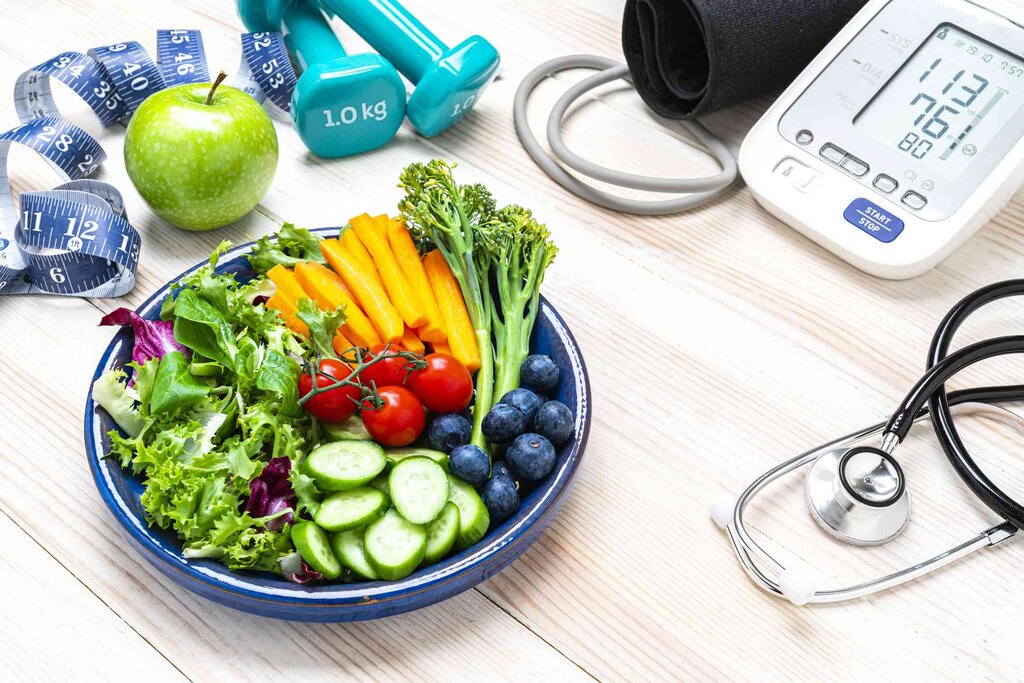 چگونه فشار خون بالا را کنترل کنیم؟ توصیه‌های پزشکی ساده و کاربردی