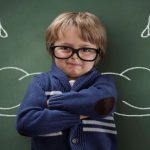 چگونه رفتار ما عزت نفس کودک را می سازد؟یا ویران می کند؟