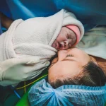 راهنمای جامع زایمان: مراحل، انواع، آمادگی و مدیریت درد