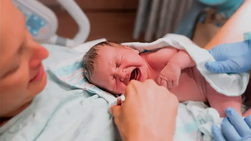 راهنمای جامع زایمان: مراحل، انواع، آمادگی و مدیریت درد