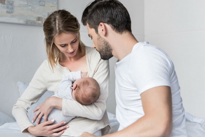 شیردهی موفق: راهنمای کامل فواید، روشها و چالشهای شیر مادر