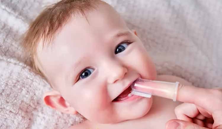 راهنمای جامع مراقبت از دندان کودک: از نوزادی تا نوجوانی برای لبخندی سالم