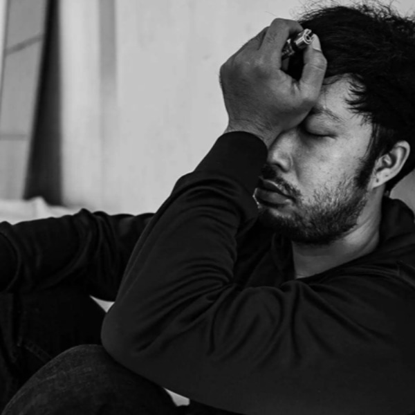 عوارض ترک تریاک چیست؟ بررسی عوارض + راهکارهای کنترل